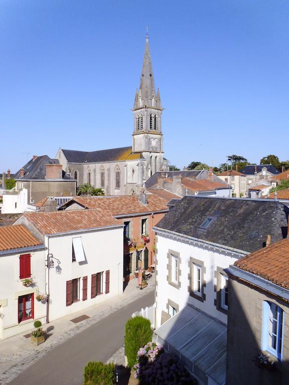 Le Petit Chateau - Tiffauges Proche Puy Dufou Exterior photo