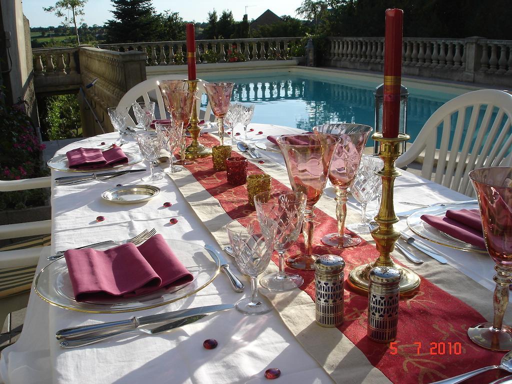 Le Petit Chateau - Tiffauges Proche Puy Dufou Exterior photo