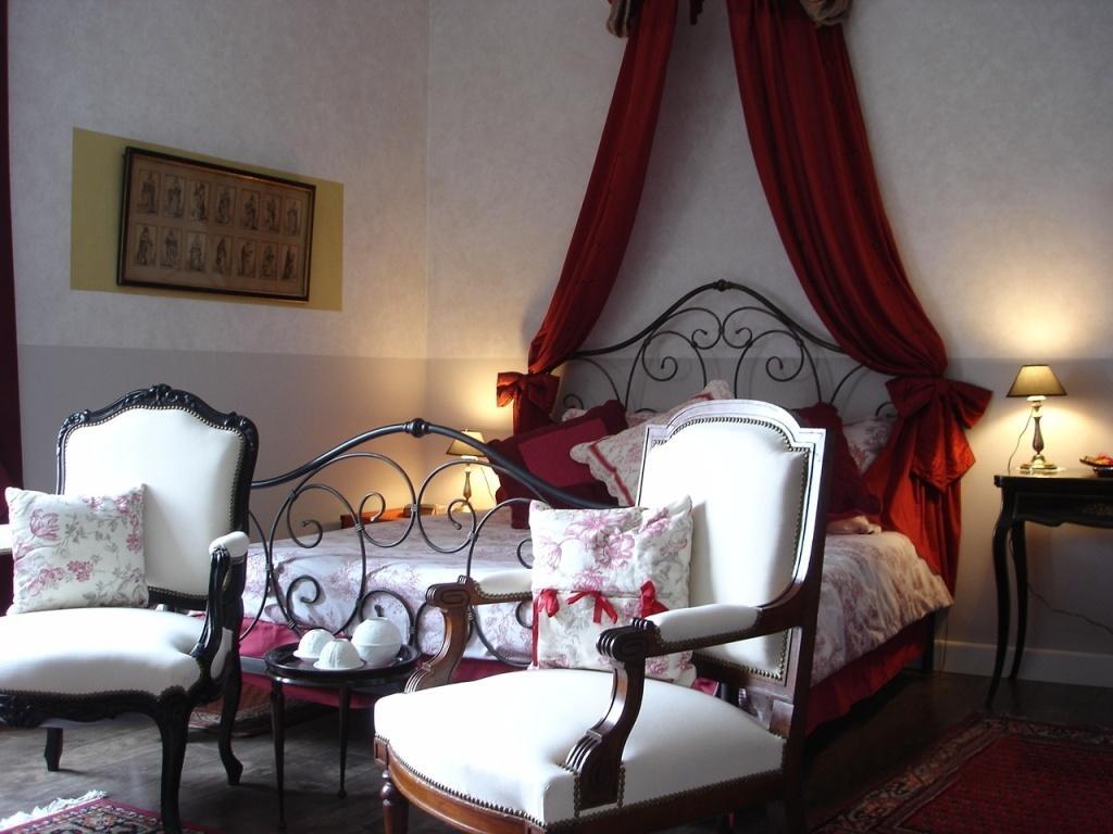 Le Petit Chateau - Tiffauges Proche Puy Dufou Room photo