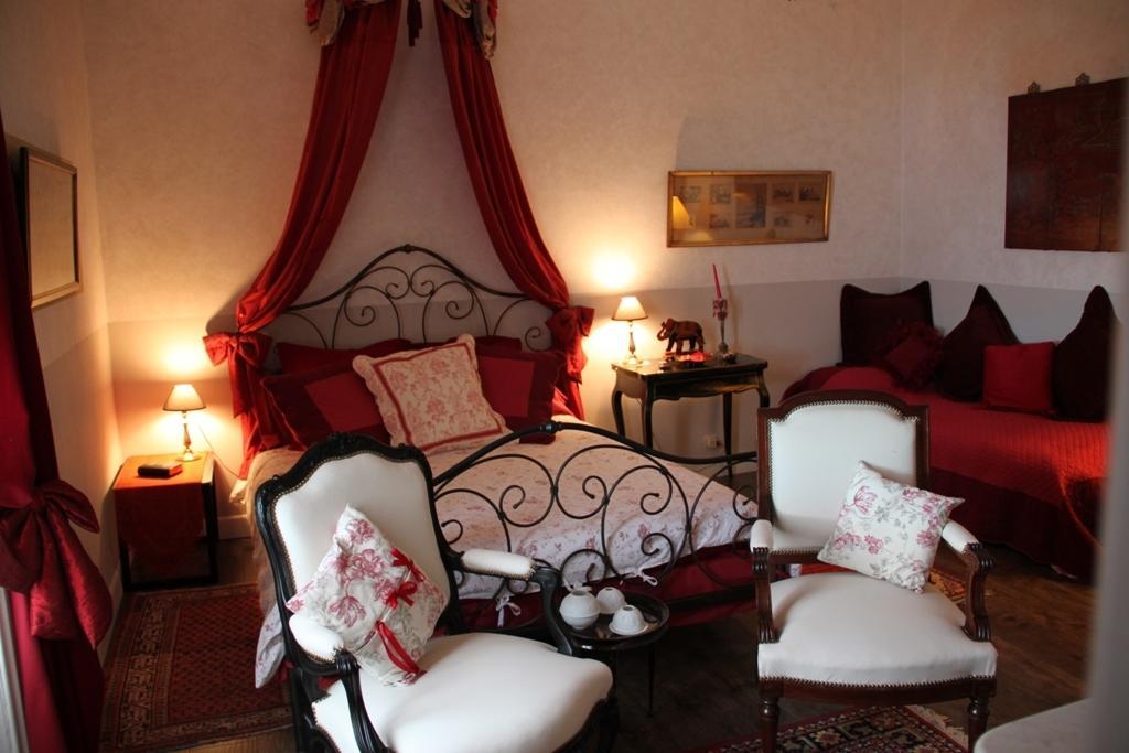 Le Petit Chateau - Tiffauges Proche Puy Dufou Room photo